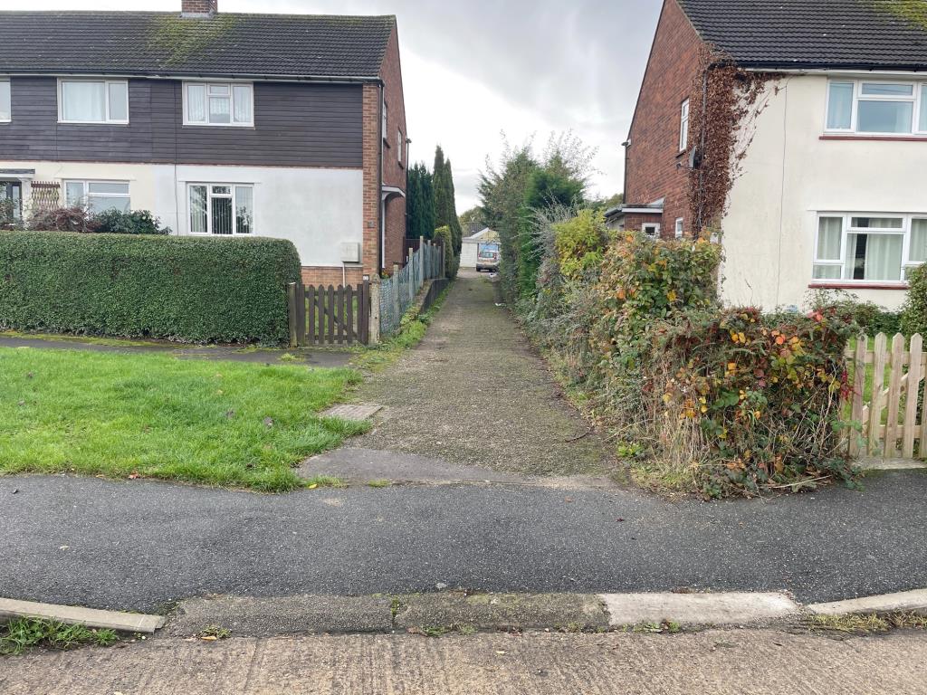 Lot: 61 - FREEHOLD LAND & SIX LOCK-UP GARAGES - Access road next to 90 Pyms Road
